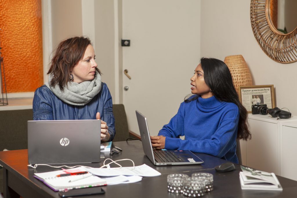 Anna Bertills and Sadaka Tamanna deep in discussion