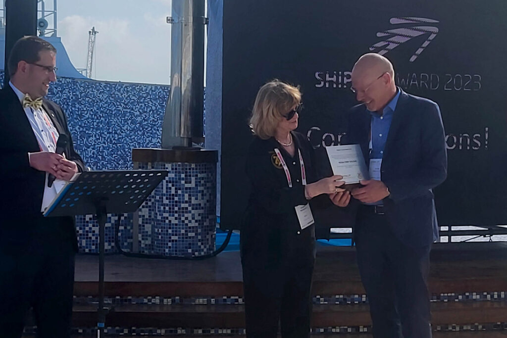 Shippax Loyalty Award 2023 winner Hogia Ferry Systems - MD Niclas Blomström receiving the award